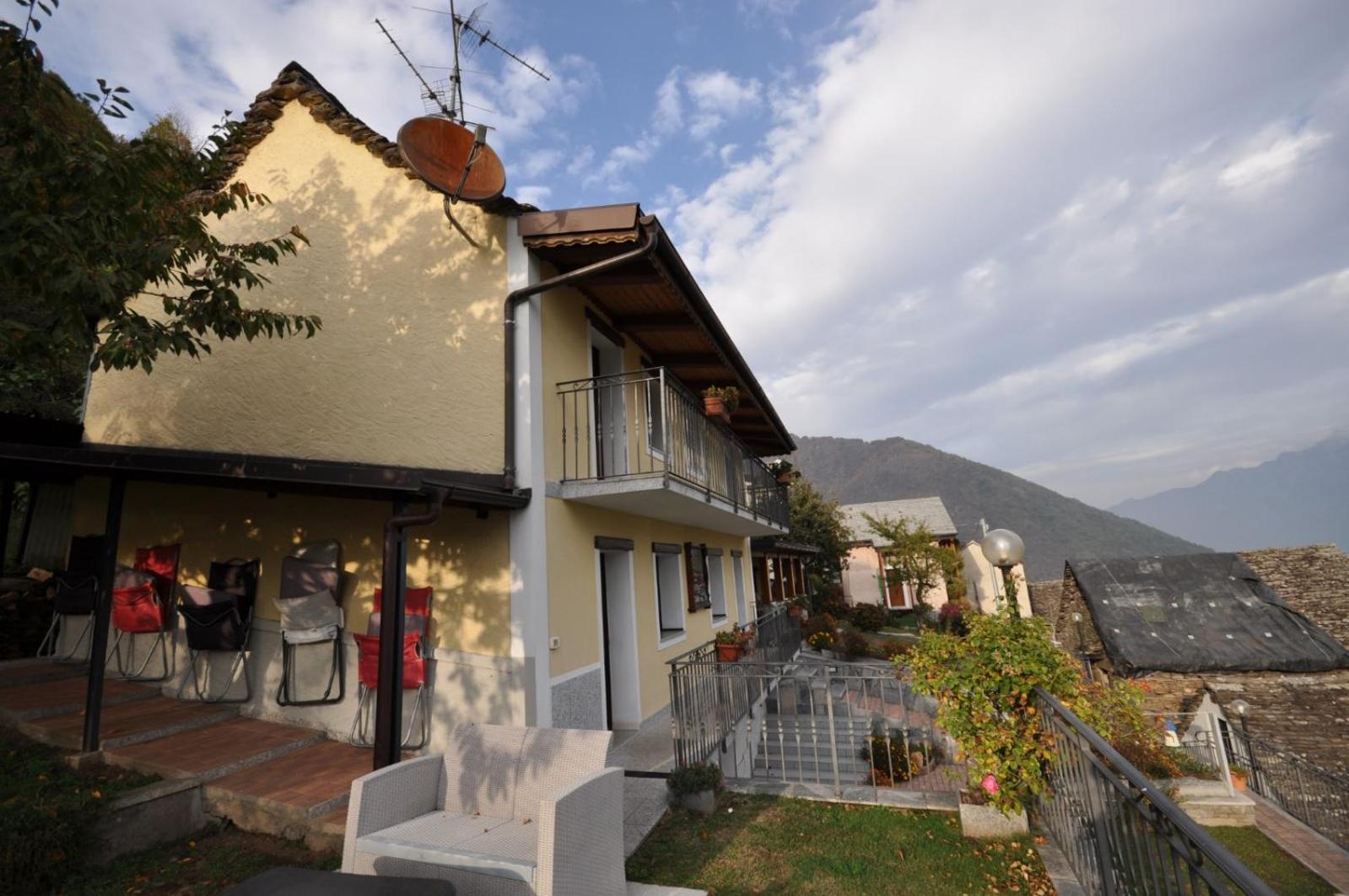 Cat Marvei Apartment Villadossola Bagian luar foto