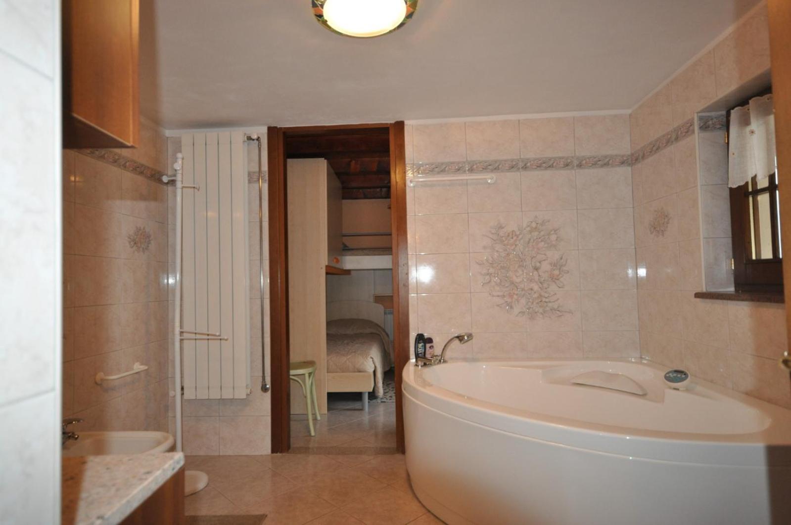 Cat Marvei Apartment Villadossola Bagian luar foto